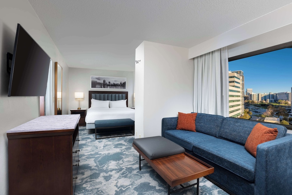 DoubleTree by Hilton Houston Medical Center Hotel & Suites - photo 30