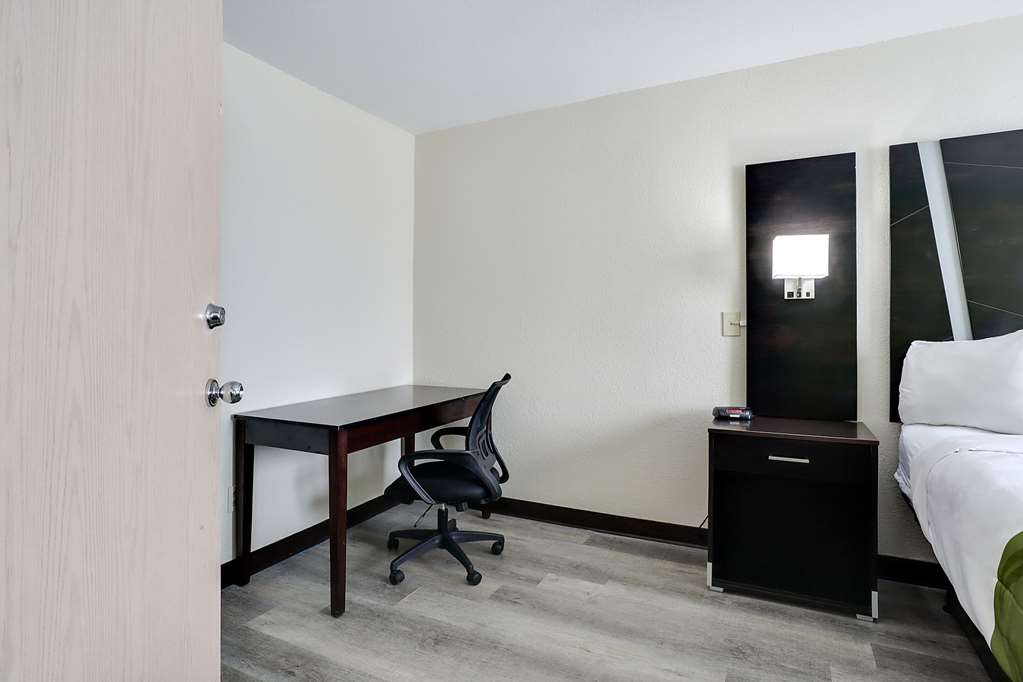 Quality Suites Albuquerque Airport - photo 9