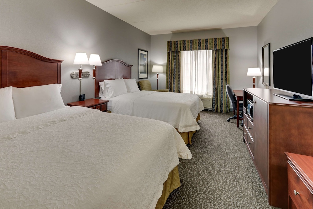 Hampton Inn & Suites Indianapolis Airport - photo 23