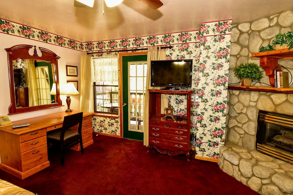 Black Forest Lodge And Cabins - photo 2