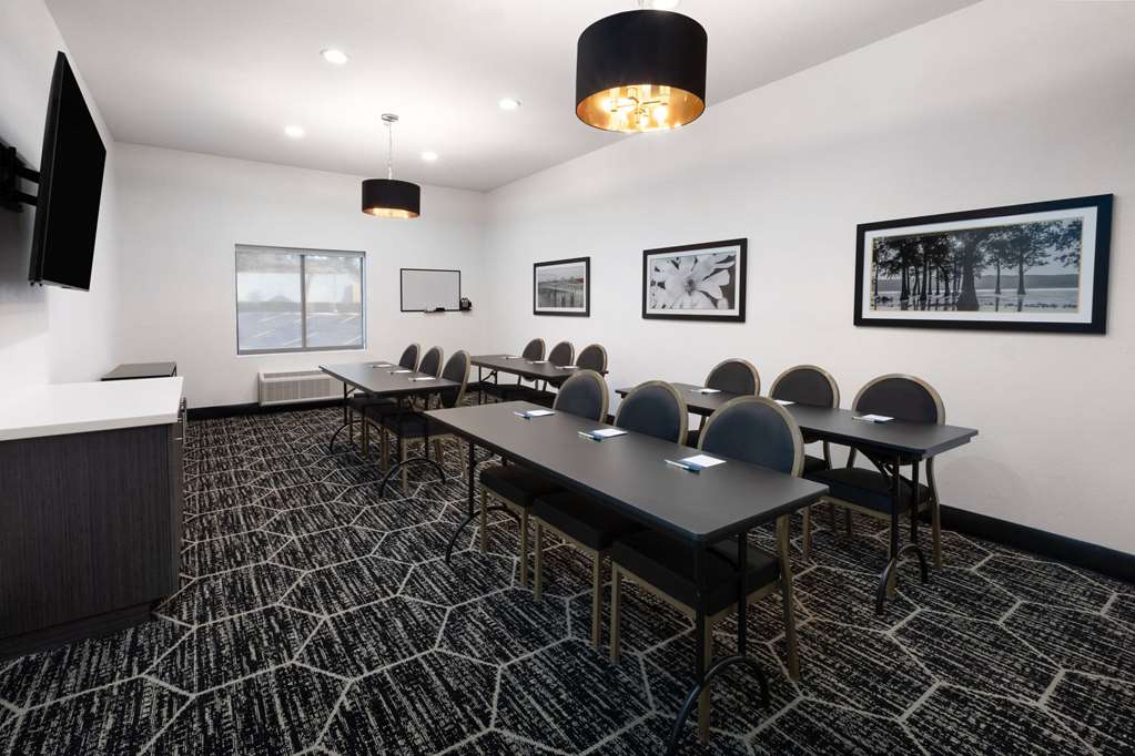 La Quinta Inn & Suites by Wyndham Meridian - photo 32