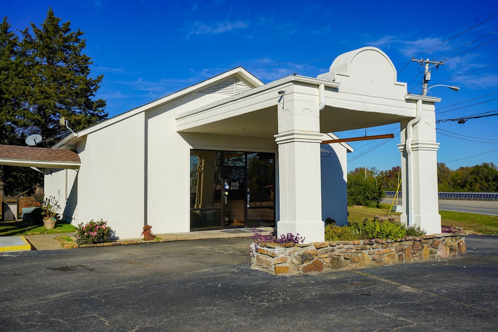 Sunset Inn Clarksville - photo 41