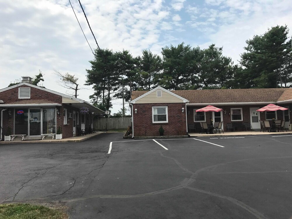 Lancaster Motel - photo 22