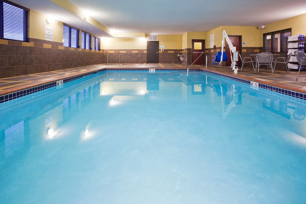 Holiday Inn Express & Suites Rochester Mayo Clinic Area by IHG - photo 14