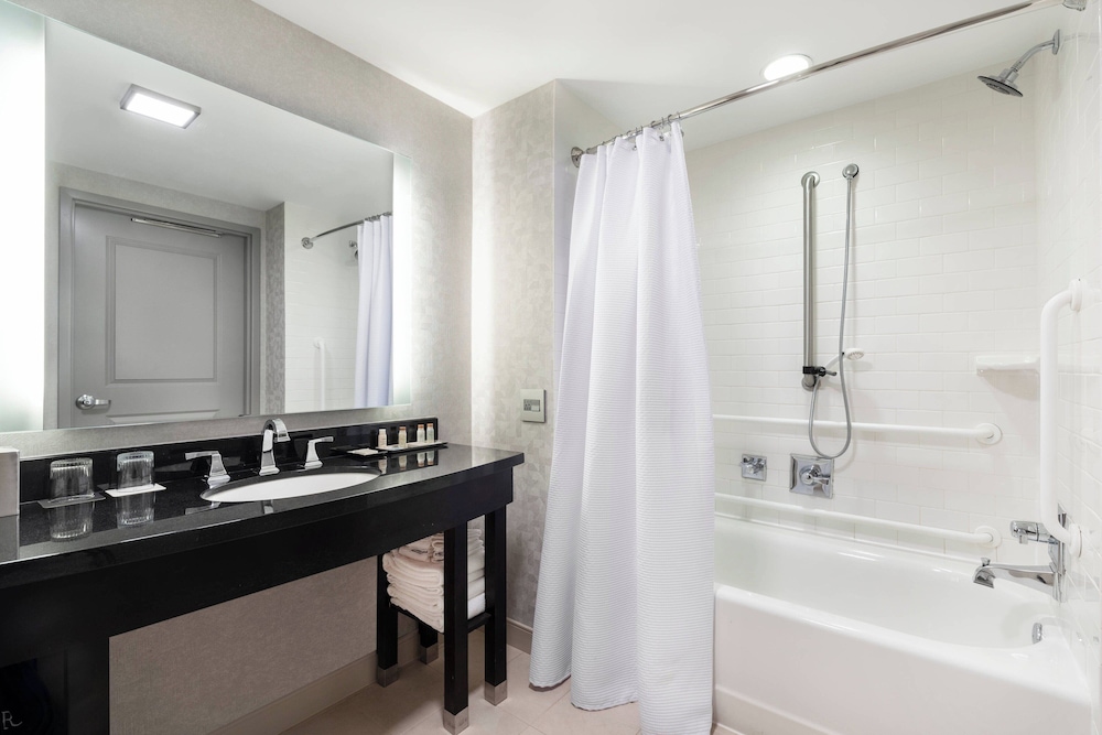 Renaissance by Marriott Boston Patriot Place Hotel - photo 24