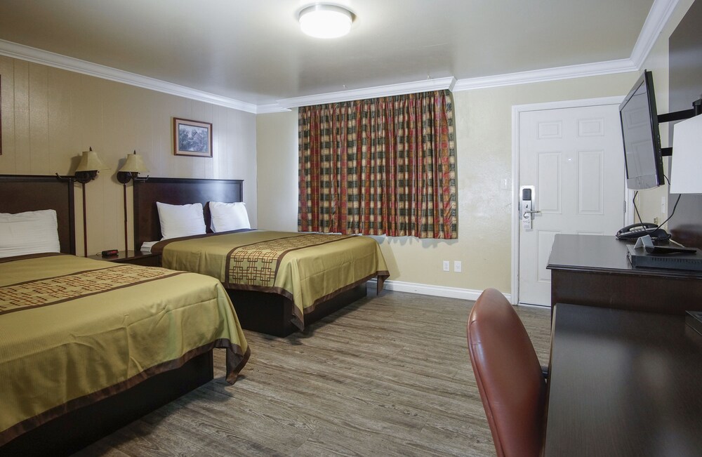 Charm Motel & Suites - photo 34