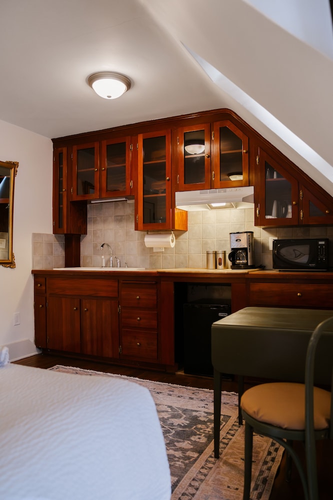 Greenbriar Inn - photo 26