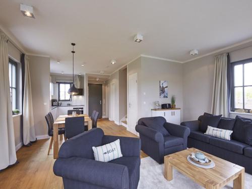 Reetland am Meer Premium Reetdachvilla mit 2 Schlafzimmern Sauna und Kamin E25 in Dranske, Germany