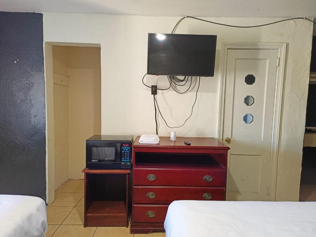 Crown Inn By Oyo Orangeburg Hwy 301 - photo 15