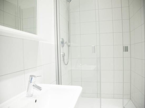 P G Rooms — Hoehr Grenzhausen