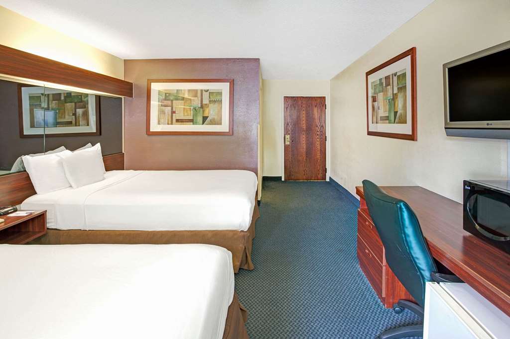 Microtel Inn by Wyndham Atlanta Airport - photo 11