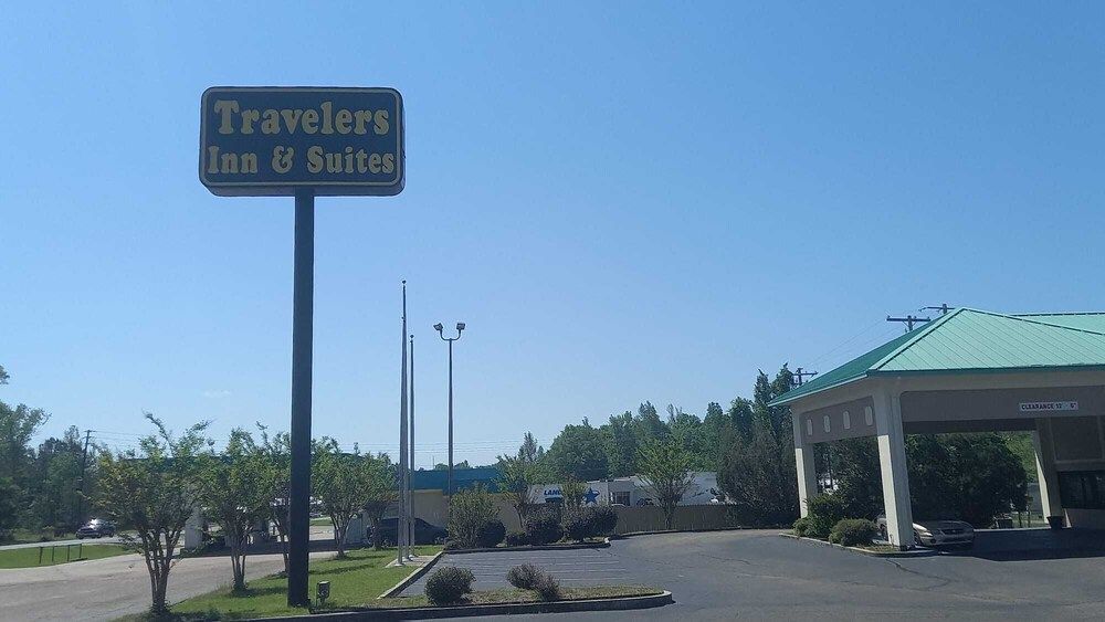 Traveler Inn And Suites — Waynesboro