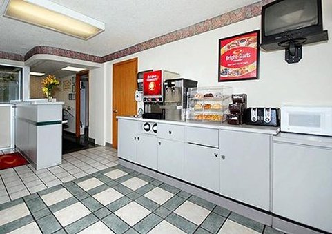 Econo Lodge West Ohio - photo 4