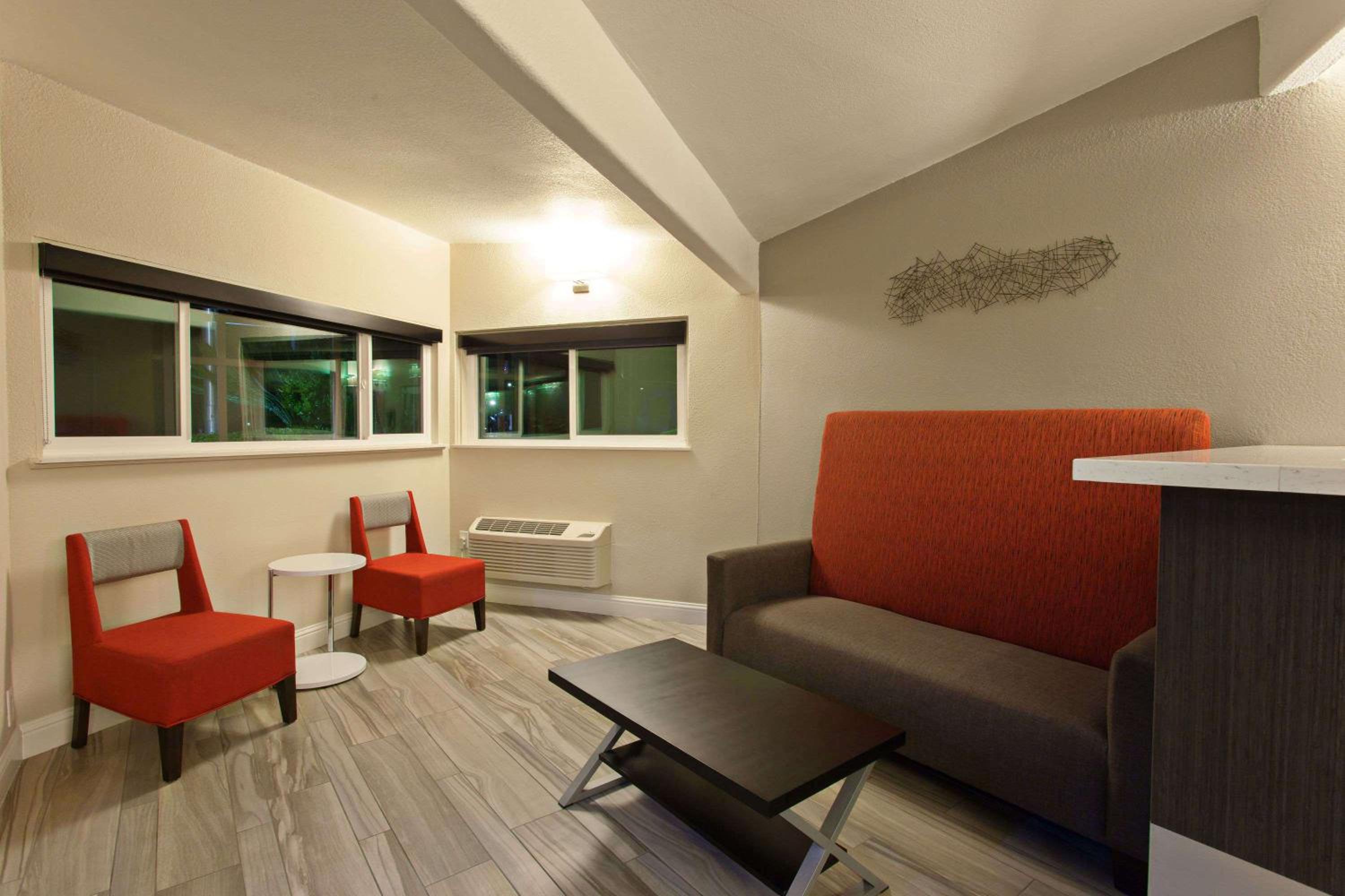 Days Inn by Wyndham Chowchilla Gateway to Yosemite - photo 20