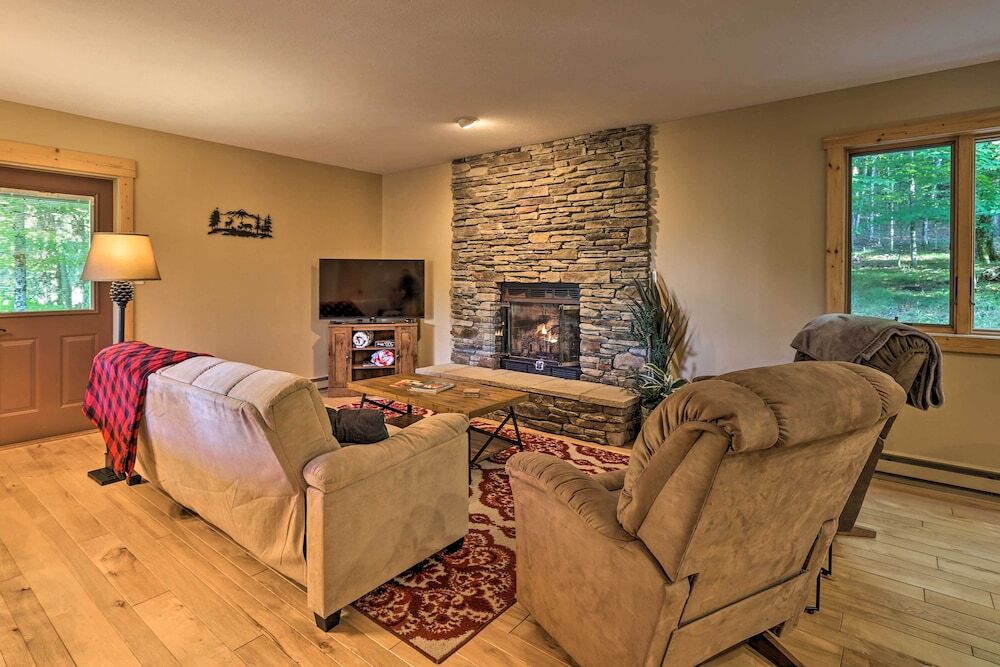 2 Mi to Beech Mtn Resort: Cabin w Deck & Grill - photo 5