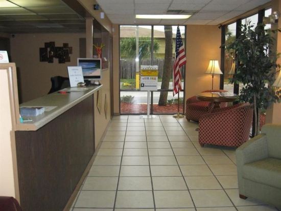 Lake Cecile Inn and Suites - photo 8