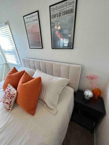 Entire Home by Newport Beach Disneyland and SNA — 4-Star Luxury Hotel in Costa Mesa, United States