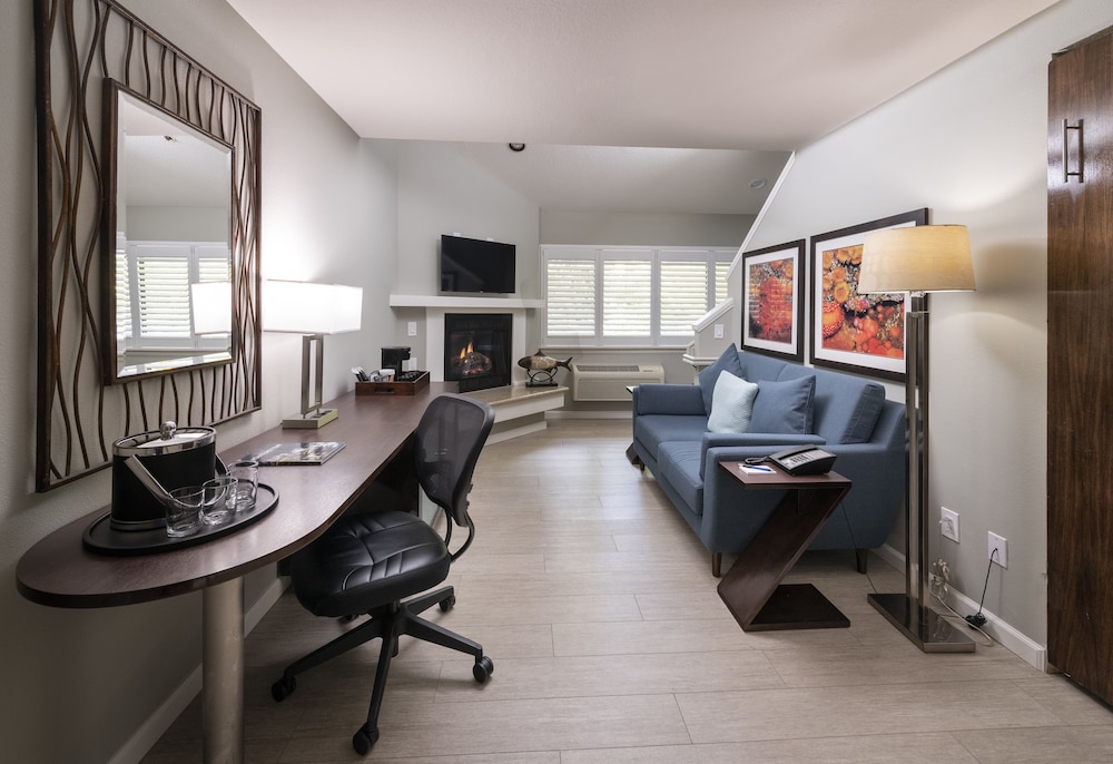 Mariposa Inn & Suites - photo 11