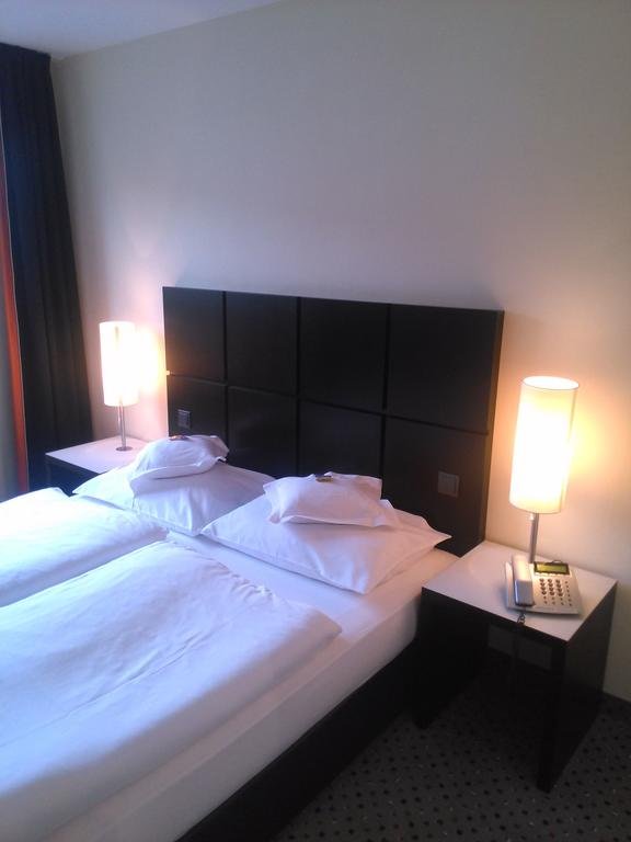 Hotel Burgcafe — Koeln
