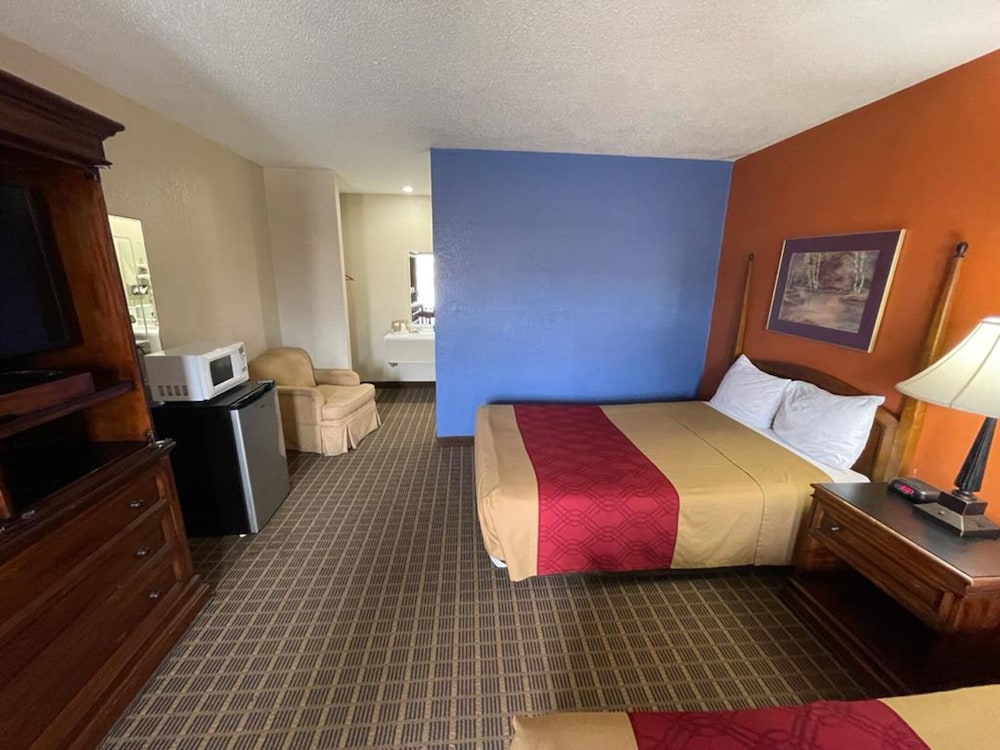 Knights Inn By Capital O Emporia I 35 - photo 33