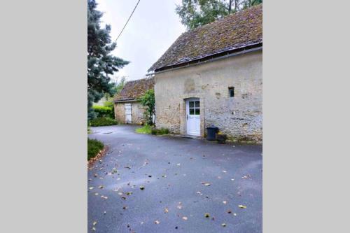Studio Reves de Gamins Proche du Pole Europeen Et Circuit Des 24h Champagne — hotel in Champagne