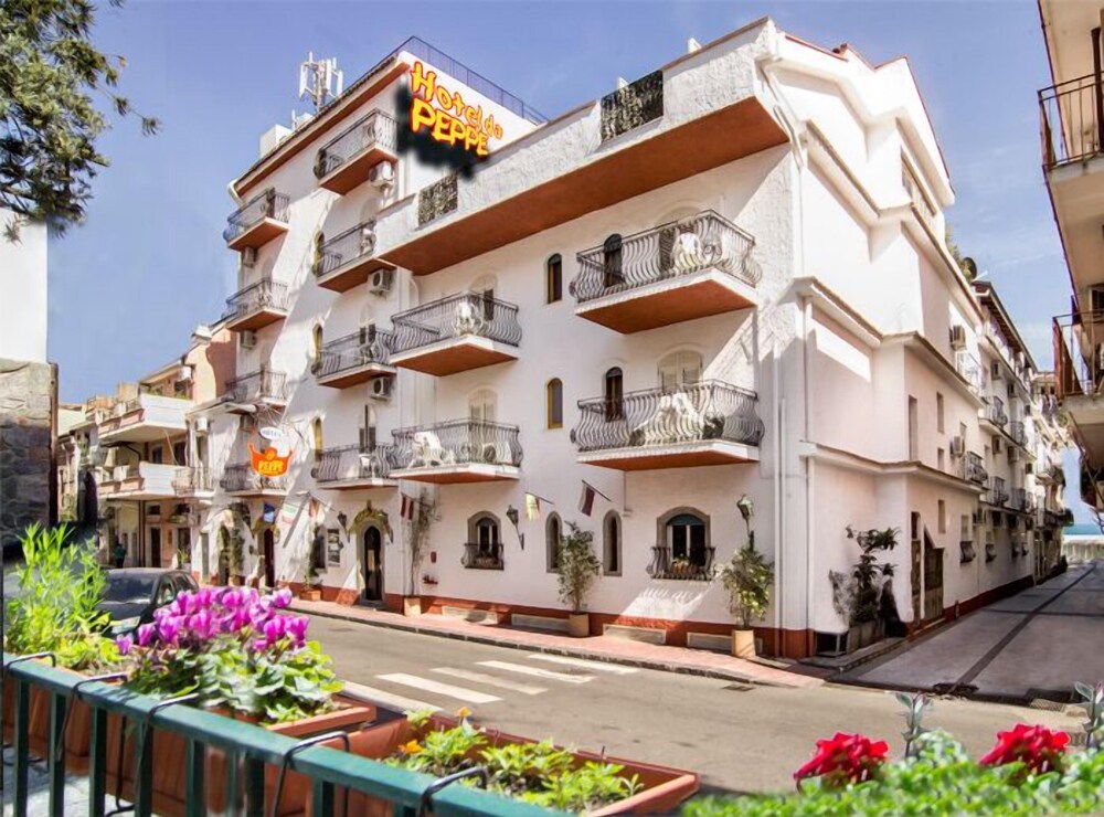 Hotel Da Peppe in Letojanni, Italy