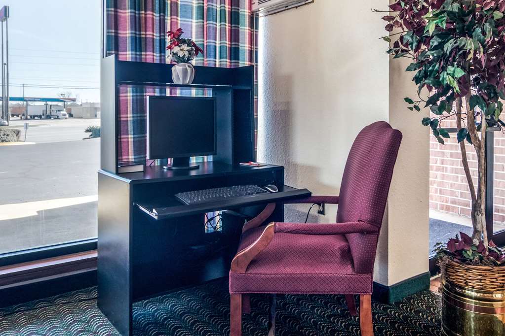 Econo Lodge Inn & Suites Conference Center - photo 22
