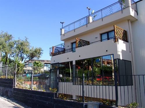 Apeiron Hotel — Aci Castello
