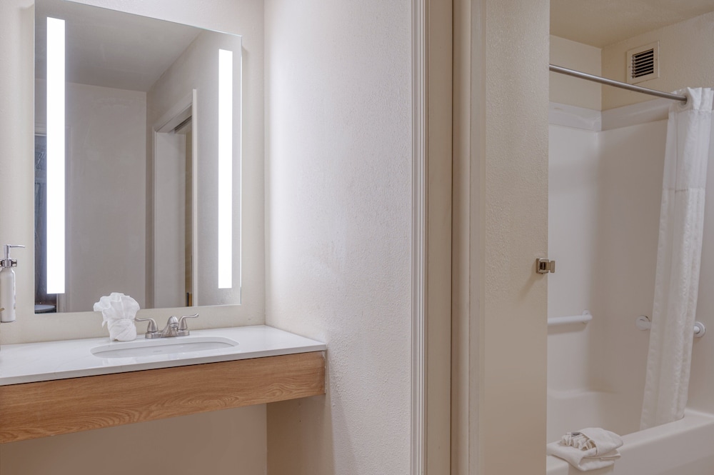 Staybridge Suites Allentown Bethlehem Airport by IHG - photo 37