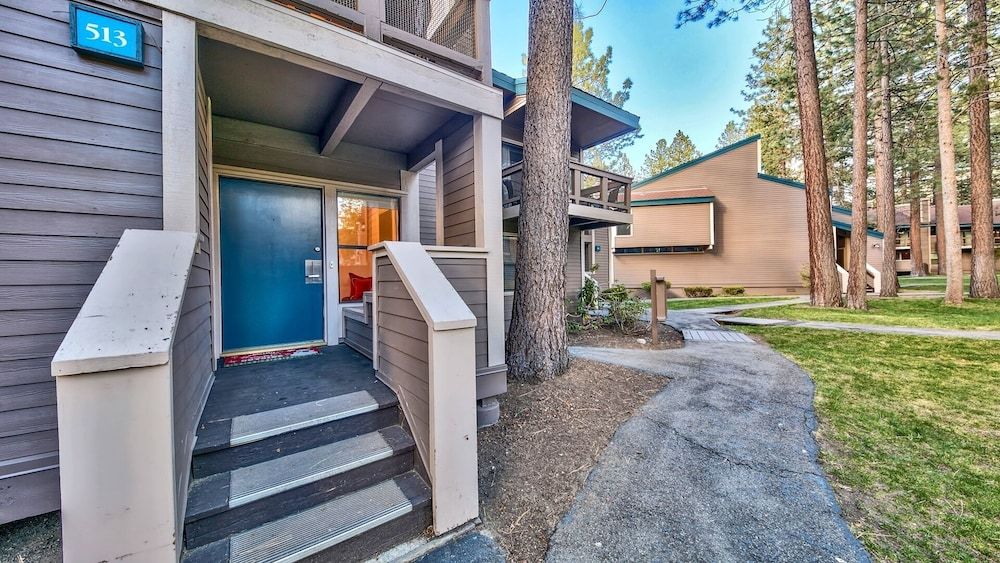 513 Pine Grove — 4-Star Luxury Hotel in South Lake Tahoe, United States