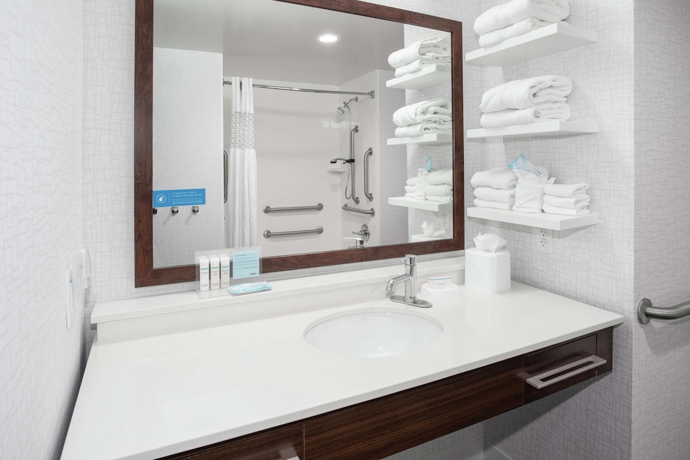 Hampton Inn Lincoln Airport - photo 17