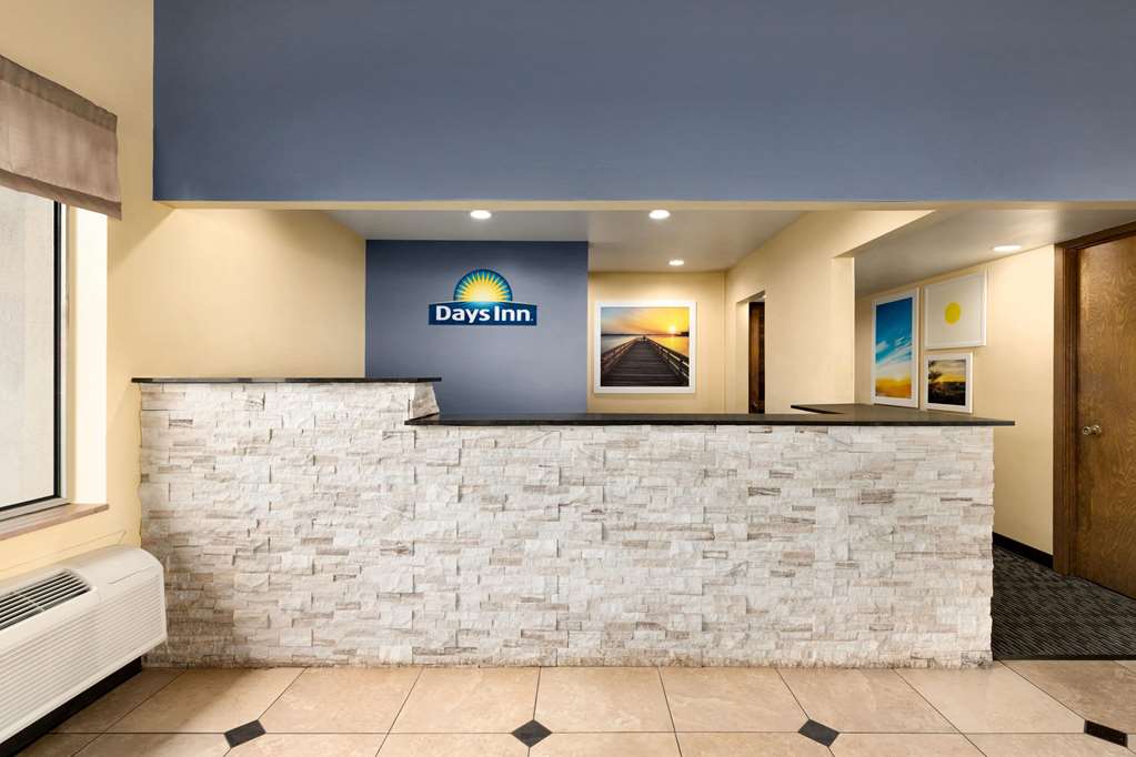 Days Inn by Wyndham Oak Ridge Knoxville - photo 6