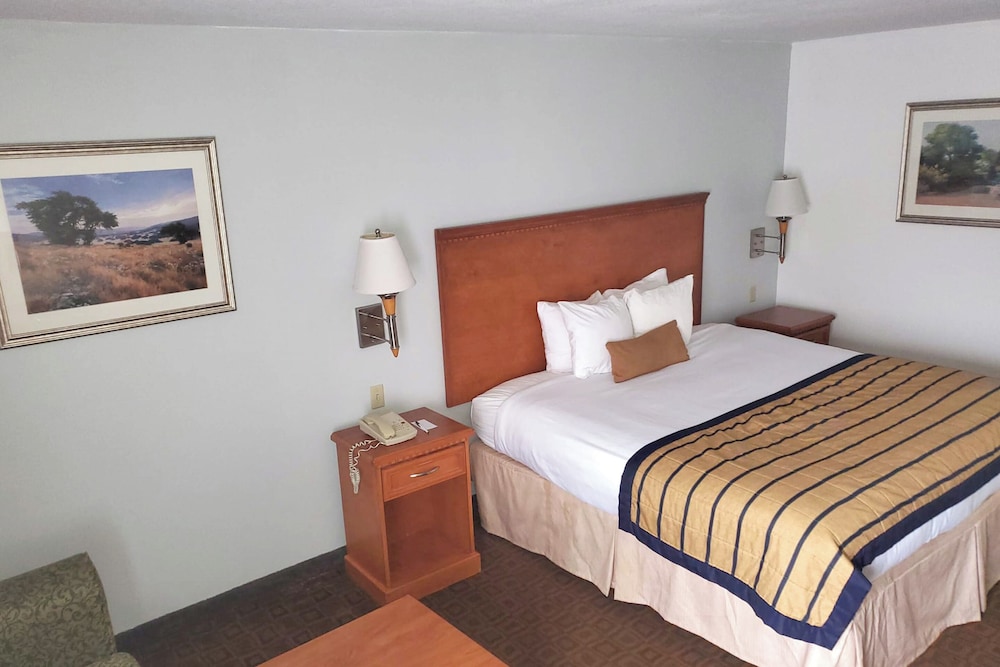 Coratel Inn & Suites by Jasper New Braunfels IH 35 EXT 189 - photo 23