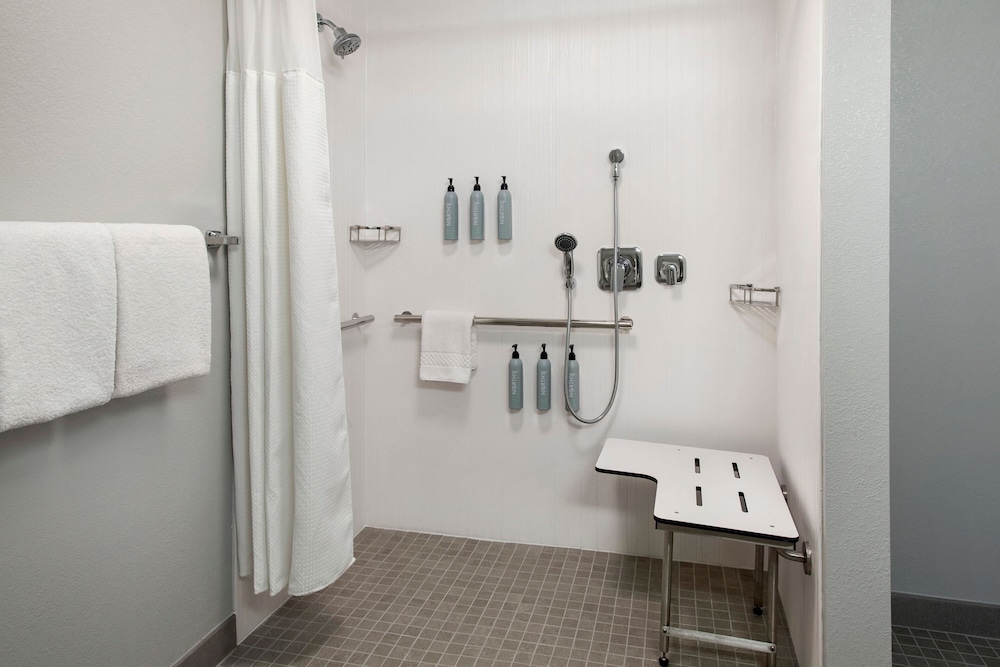Courtyard by Marriott Philadelphia Plymouth Meeting - photo 23