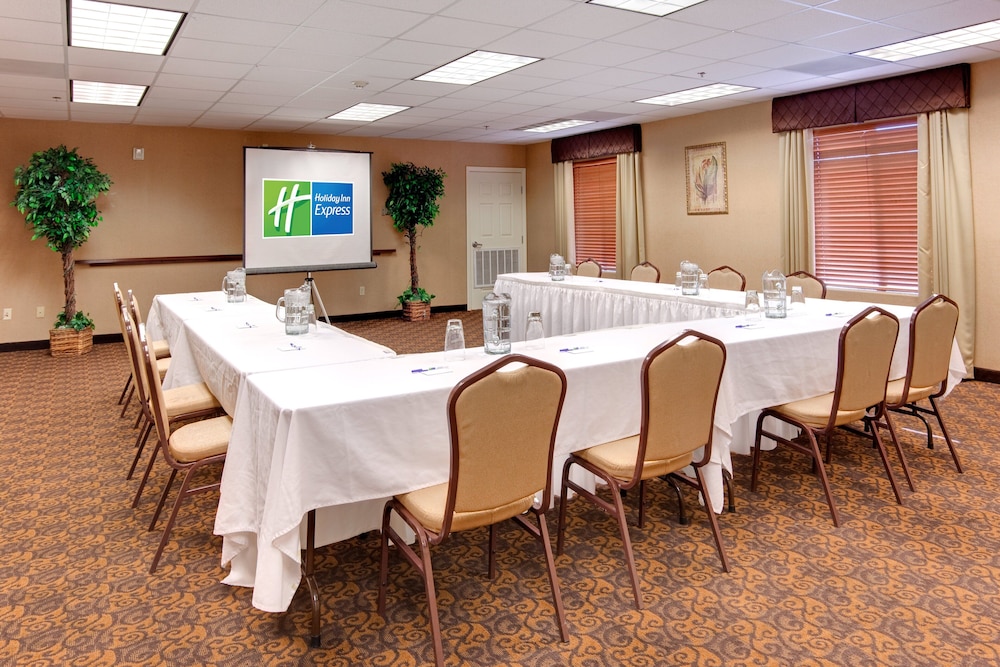 Holiday Inn Express Las Vegas Nellis by IHG - photo 23