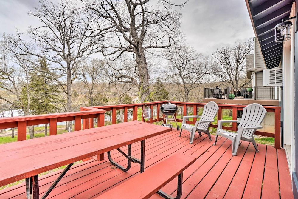 Quaint Table Rock Lake Hideout with Pool Access - featured photo