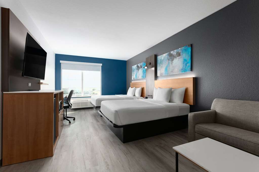 La Quinta Inn & Suites by Wyndham Ft. Worth Burleson - photo 11