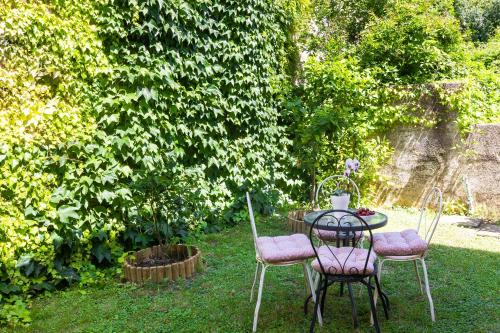 SunSpot Apartment beautiful view with big garden free parking central