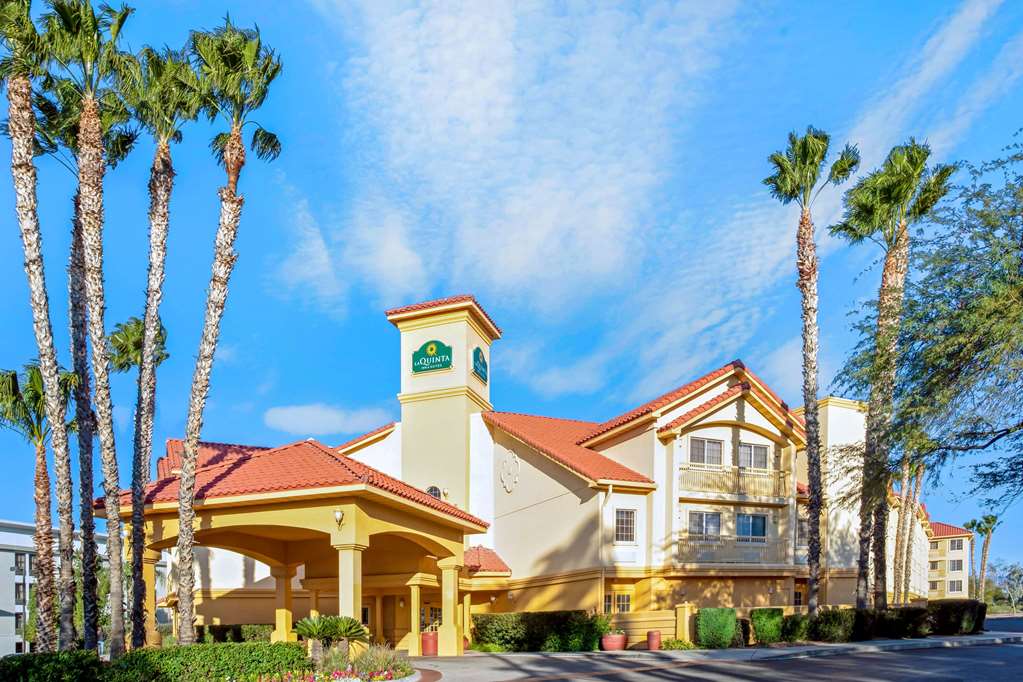 La Quinta Inn & Suites by Wyndham Tucson Airport - featured photo