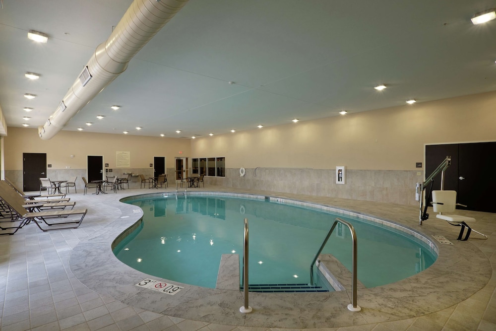 Hampton Inn Green Bay Downtown - photo 47