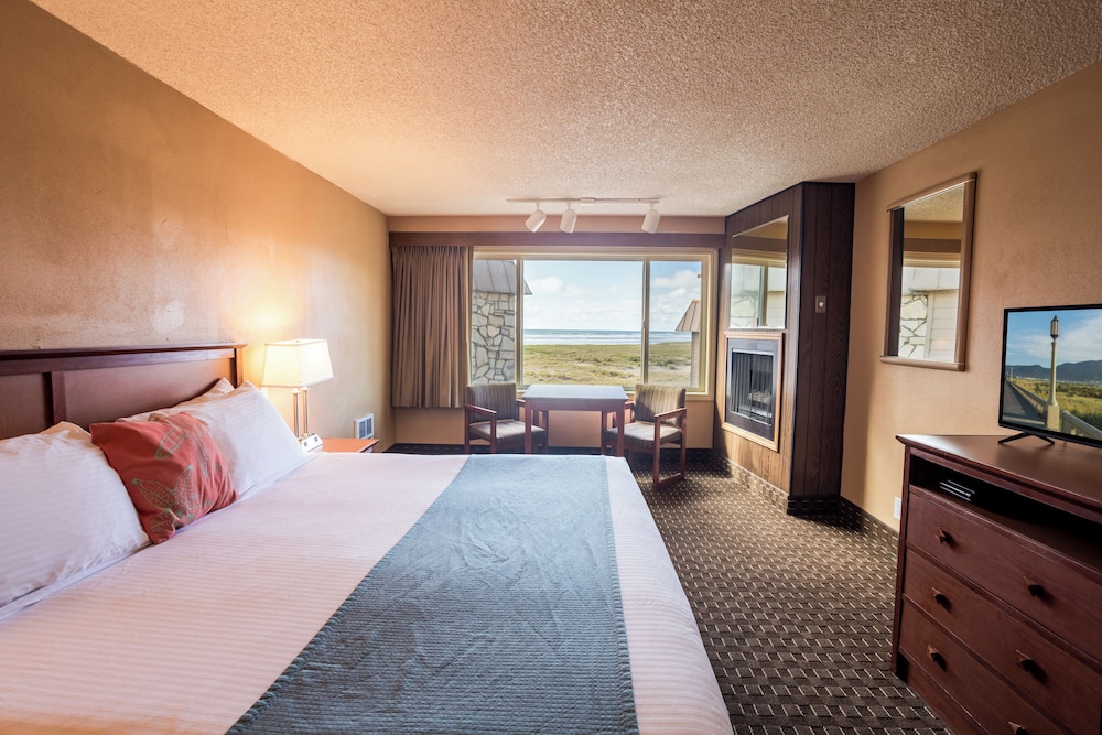 Ebb Tide Oceanfront Inn - photo 18