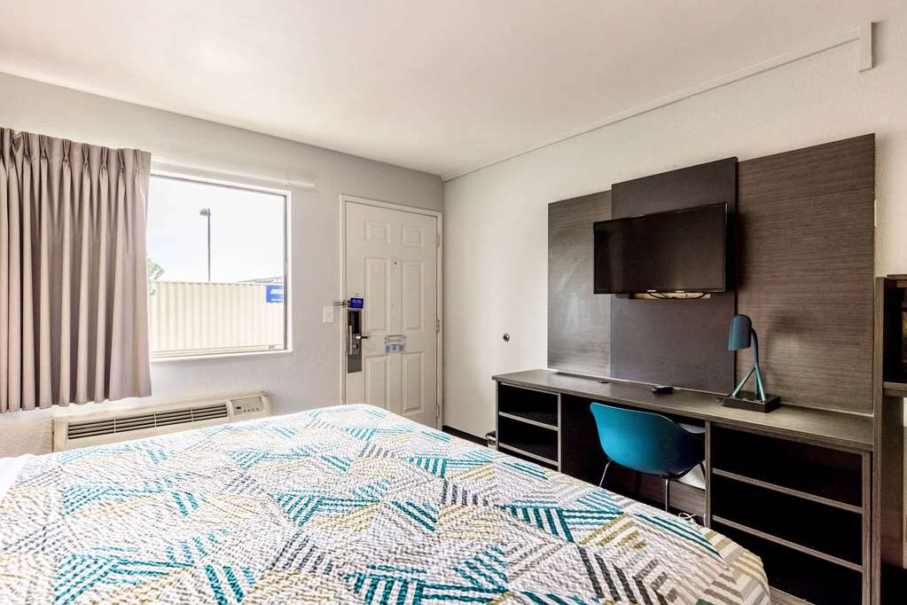 Motel 6 Carlsbad CA East - photo 10