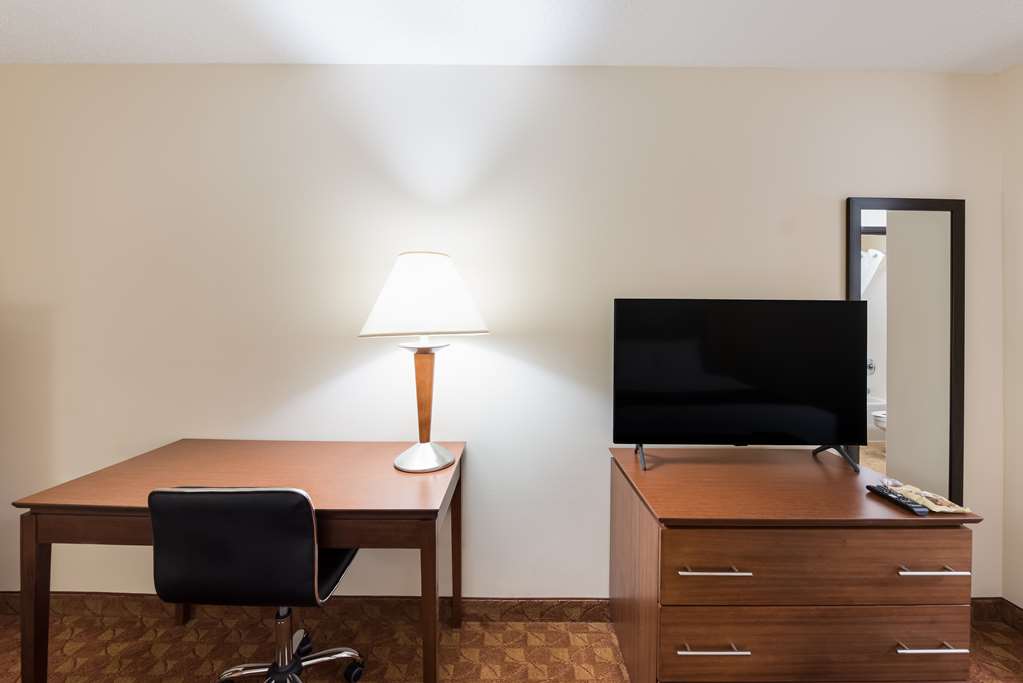 Best Western Lakewood Inn - photo 35