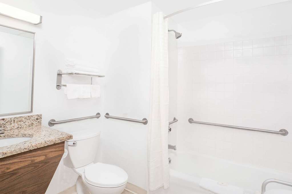 Super 8 by Wyndham Middletown - photo 11