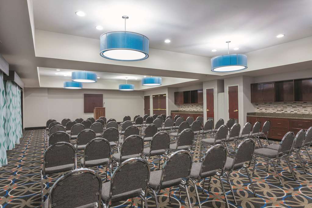La Quinta Inn & Suites by Wyndham Covington - photo 22