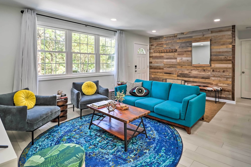 Game Room Community Beach Pocono Home — 4-Star Luxury Hotel in Towamensing Trails, United States