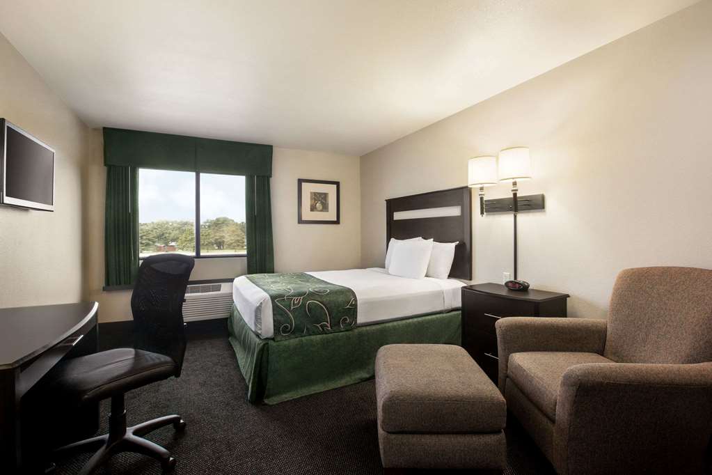 Travelodge by Wyndham Livonia - photo 10