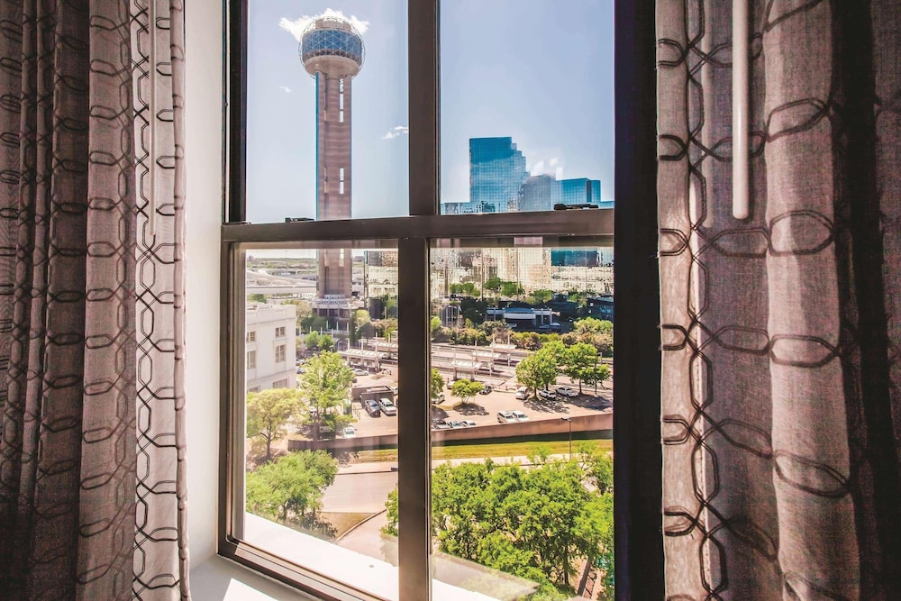 Holiday Inn Express Dallas Downtown - photo 73
