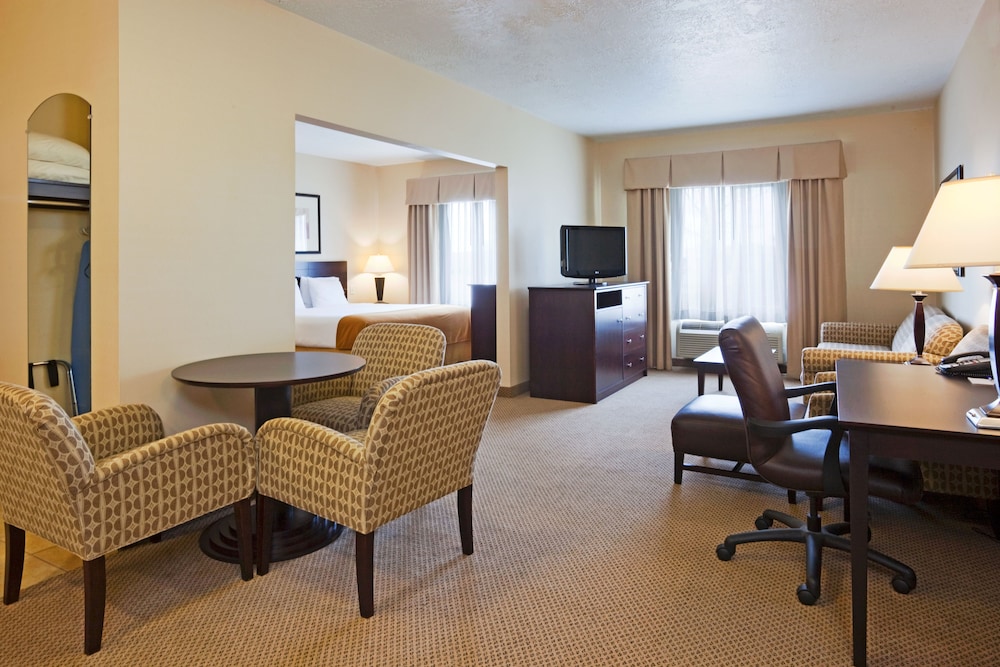 Holiday Inn Express & Suites Brandon an IHG Hotel - photo 5