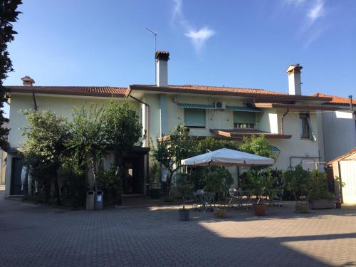 Aparthotel Manfrè — hotel in Vedelago